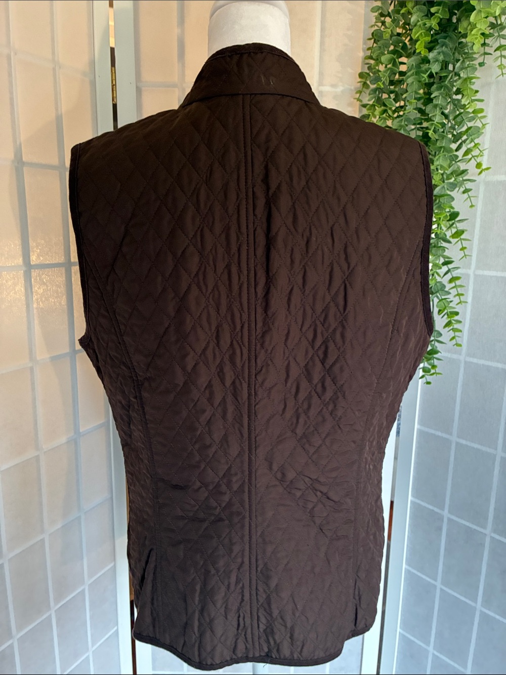 Talbots Lightweight Quilted Brown Vest w/ Pockets & Mandarin Collar, Like New, M - Picture 3 of 6